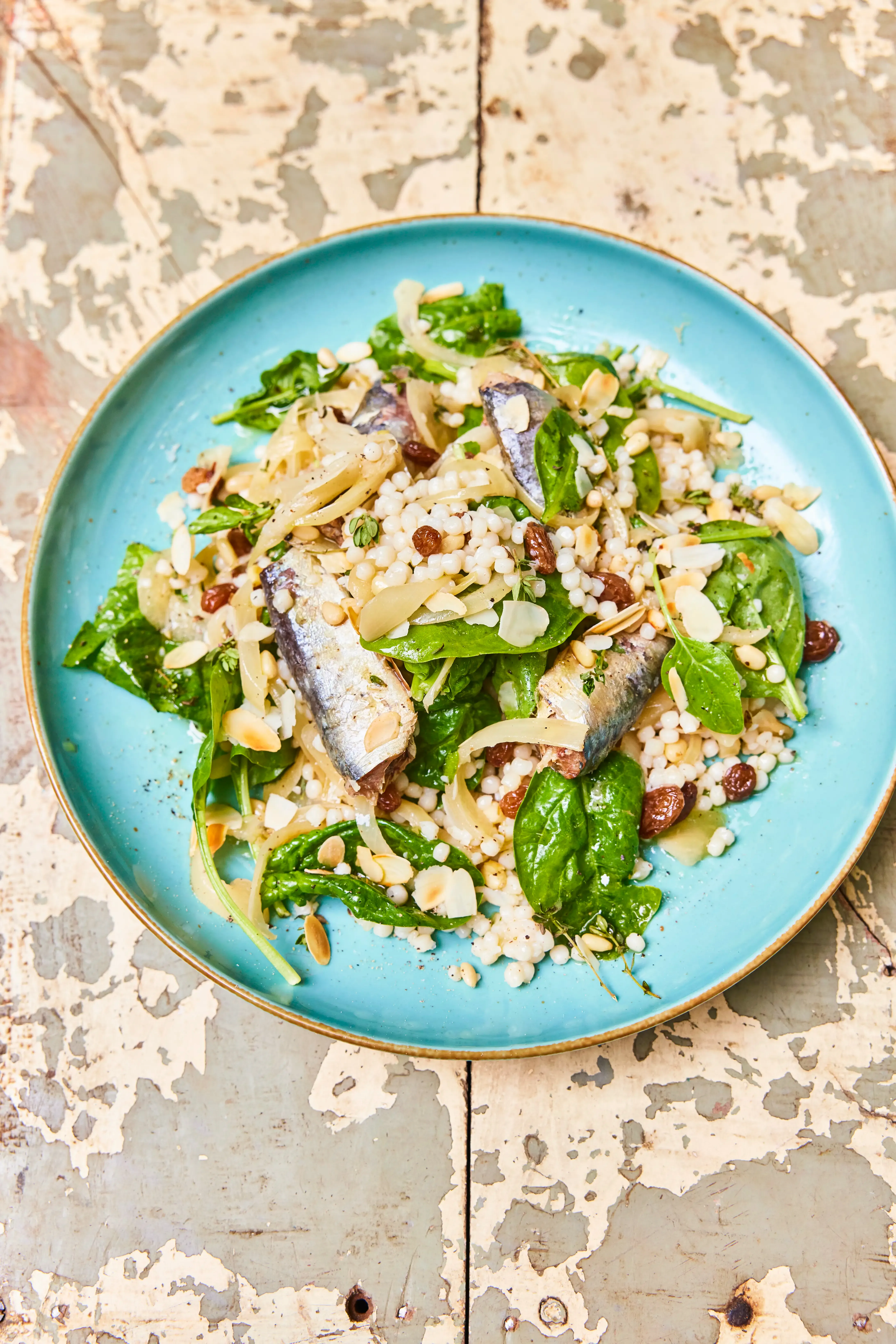 Parelcouscoussaladde met sardines