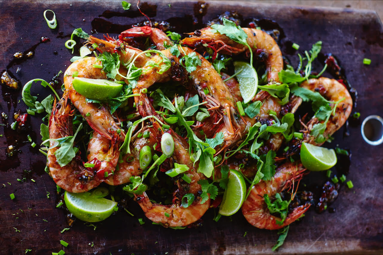Prawns from the BBQ with pepper sauce - Fish Tales
